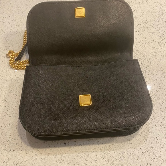 Tory Burch black bag with gold chain - Picture 8 of 9